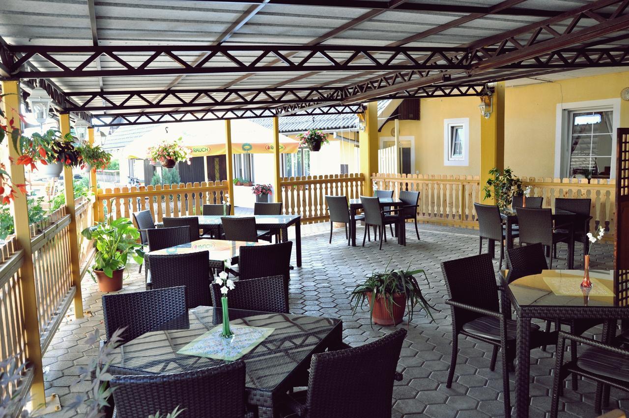 Guesthouse Osvald Zirovnica Bagian luar foto