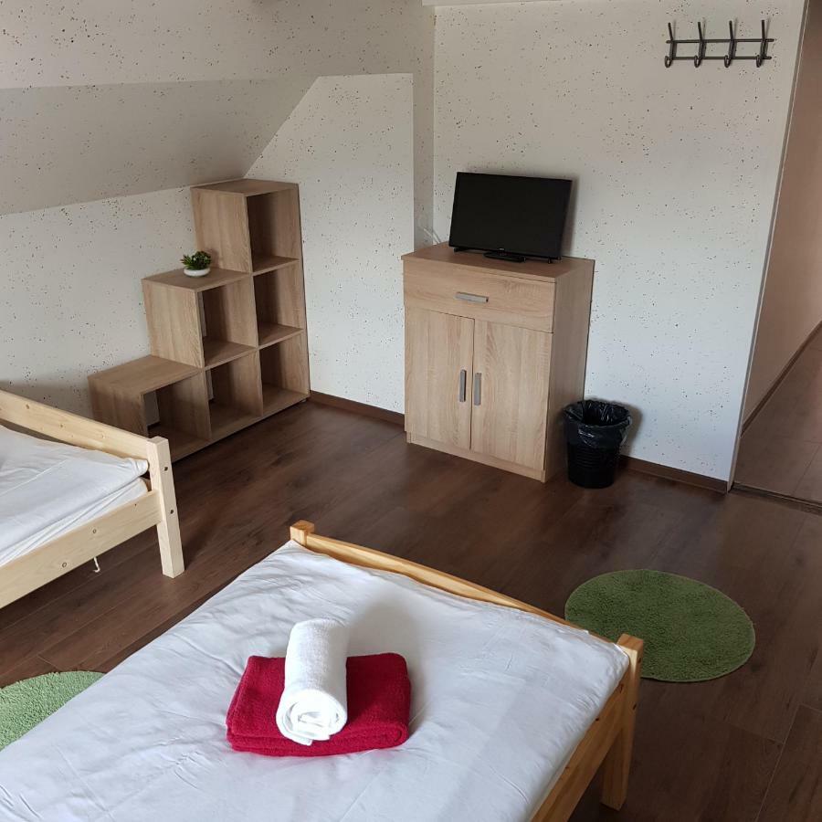 Guesthouse Osvald Zirovnica Bagian luar foto