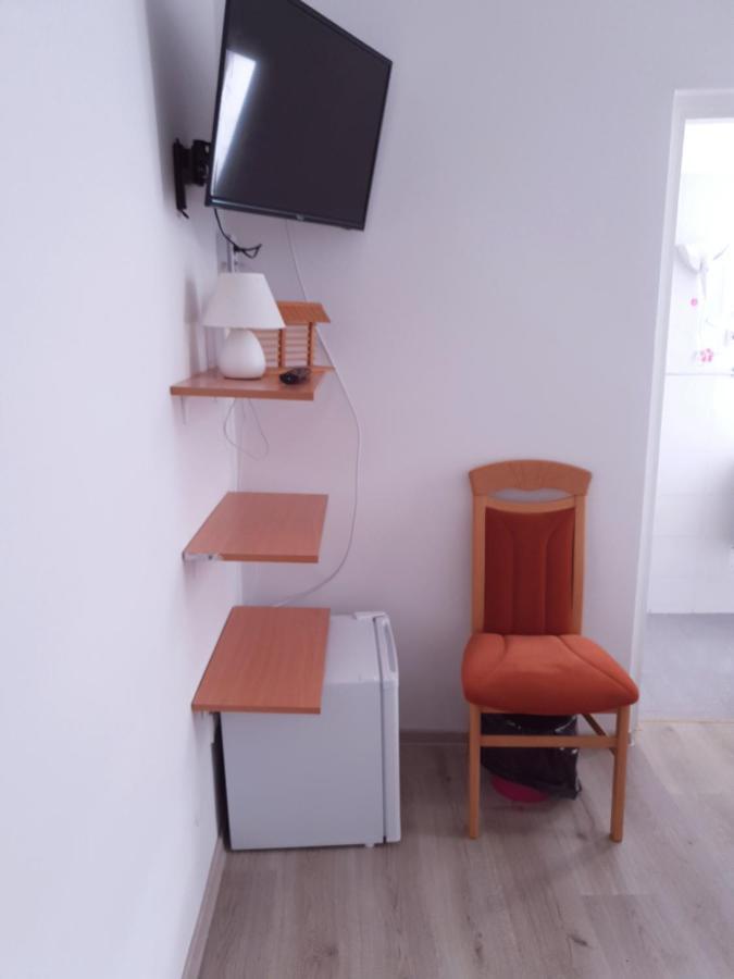 Guesthouse Osvald Zirovnica Bagian luar foto