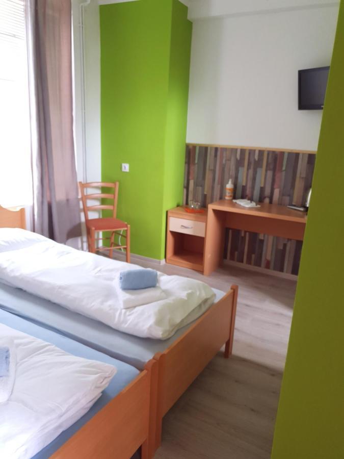 Guesthouse Osvald Zirovnica Bagian luar foto