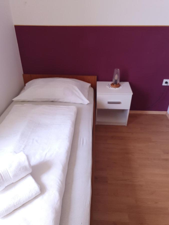 Guesthouse Osvald Zirovnica Bagian luar foto