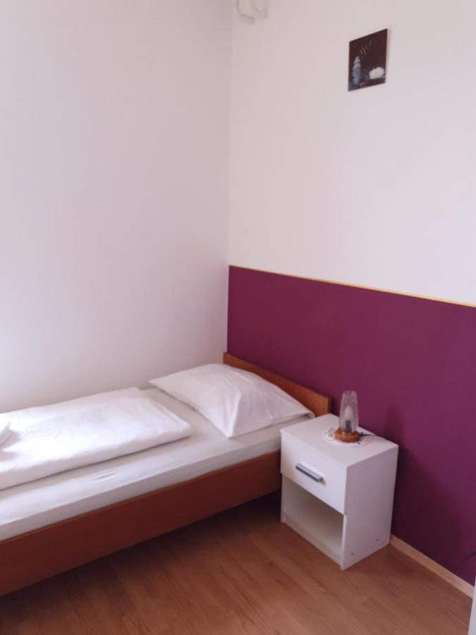 Guesthouse Osvald Zirovnica Bagian luar foto