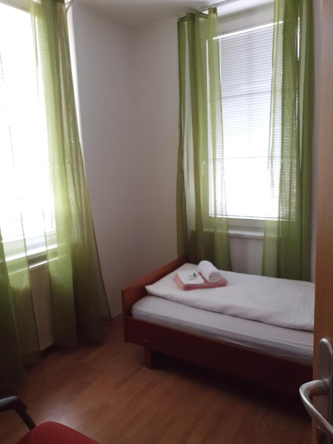 Guesthouse Osvald Zirovnica Bagian luar foto